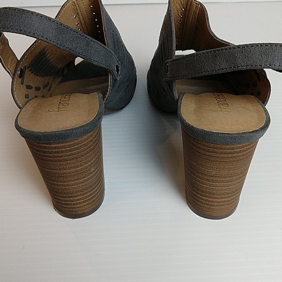 Francesca's Grey Lazer Cut Cage Heels 9 EUC - Picture 4 of 11
